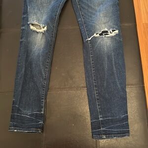 Men ripped jeans
